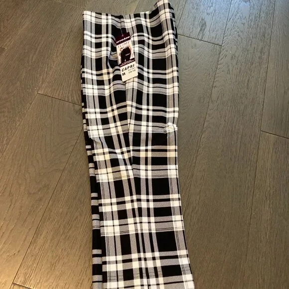 Nygard Capris - Picture 3 of 4